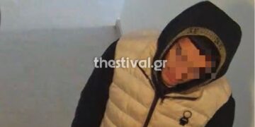 Θεσσαλονίκη: Η στιγμή που επίδοξος διαρρήκτης συστήνεται ως γείτονας και “τρώει”… πόρτα! (video)