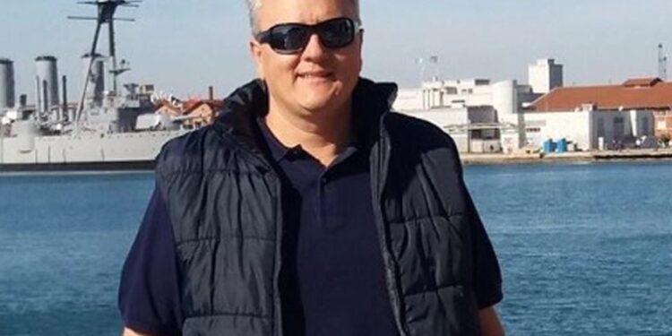 Θρήνος για τον άτυχο δικηγόρο: Πήγε να «κόψει» δρόμο, παρασύρθηκε από το τρένο και σκοτώθηκε[photos]