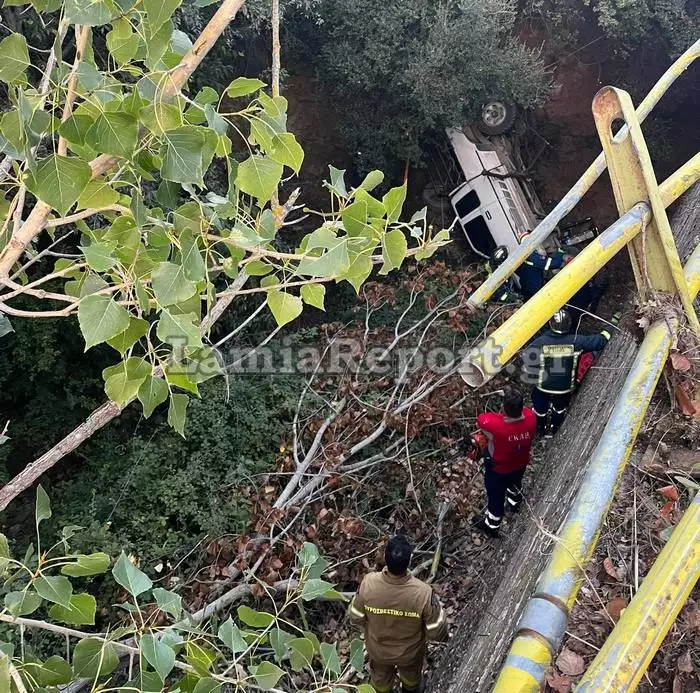Τραγωδία για τον γιο αδικοχαμένου πυροσβέστη: Έσπασε τα κάγκελα γέφυρας και βούτηξε στο κενό (φωτο)
