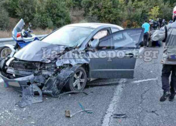 Σοβαρό τροχαίο στον Δομοκό: Μηχανή συγκρούστηκε με αυτοκίνητο – Οι πρώτες εικόνες