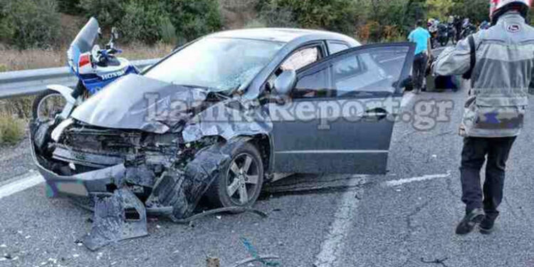 Σοβαρό τροχαίο στον Δομοκό: Μηχανή συγκρούστηκε με αυτοκίνητο – Οι πρώτες εικόνες