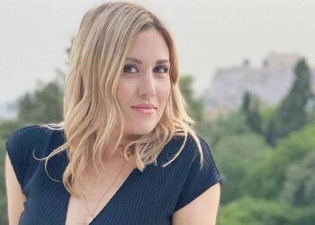 “Εξερράγη” στον αέρα η Φωτεινή Πετρογιάννη: “Μου ανάβεις τα λαμπάκια” (video)