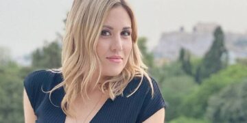 Alldaynews.gr “Εξερράγη” στον αέρα η Φωτεινή Πετρογιάννη: “Μου ανάβεις τα λαμπάκια” (video)