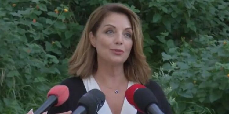 Alldaynews.gr Έξαλλη η Άντζελα Γκερέκου: «Δεν θα απαντήσω σε αυτές τις γελοιότητες» (video)