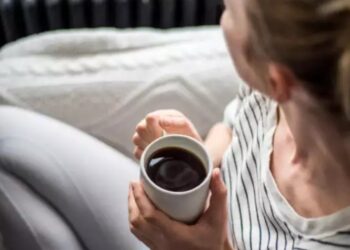 Μην παίρνετε αυτά τα φάρμακα μαζί με τον καφέ σας – Τι προειδοποιούν ειδικοί