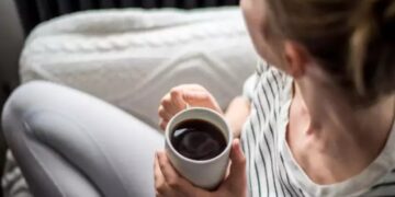 Alldaynews.gr Μην παίρνετε αυτά τα φάρμακα μαζί με τον καφέ σας – Τι προειδοποιούν ειδικοί