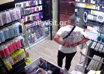 Καρέ – καρέ η πιο απρόσμενη κλοπή iPhone από κατάστημα στην Αθήνα: Δεν πίστευε στα μάτια της η υπάλληλος (video)