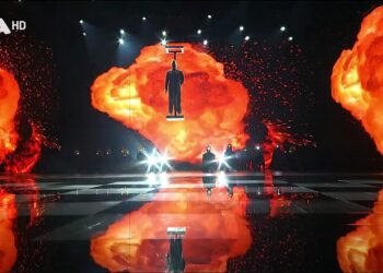 J2US: Η λαμπερή πρεμιέρα του Κοκλώνη που κατέβηκε από τον… ουρανό και οι μεγάλες εκπλήξεις