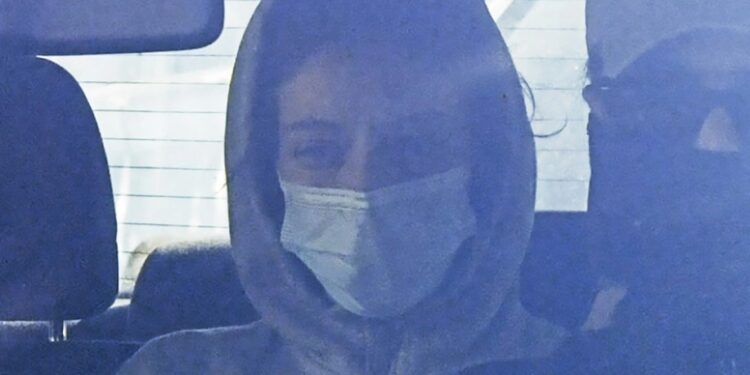 Κολωνός: Αυτή είναι η μάνα της 12χρονης-Ο άντρας της στη Φυλακή και άλλα 3 παιδιά με Πακιστανό[video]