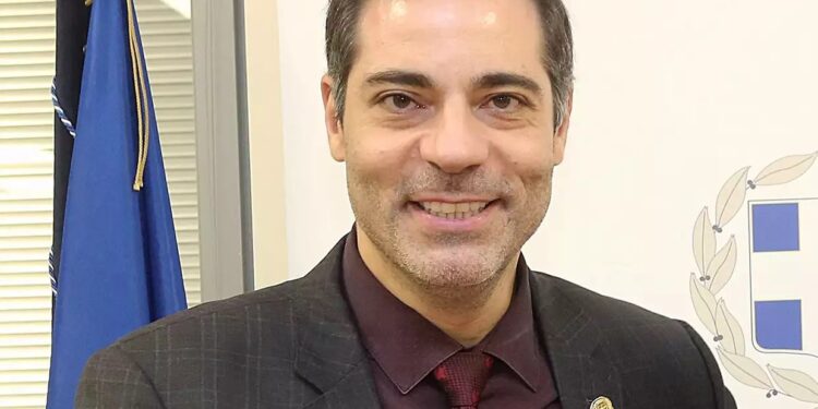 Alldaynews.gr Δήμαρχος Αλίμου: Δέχομαι απειλές από μπράβους της νύχτας – Ο ένας είναι εν ενεργεία αστυνομικός (video)