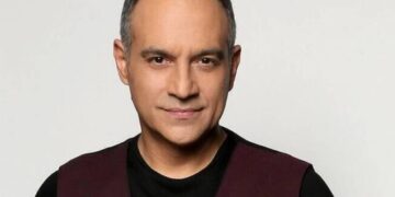 Κρατερός Κατσούλης: Με κατάμαυρα μαλλιά και κορμί… λαμπάδα