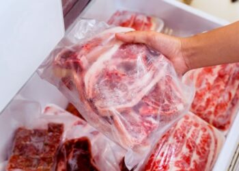 Έχετε αναρωτηθεί τι είναι το κόκκινο υγρό στο συσκευασμένο κρέας των σουπερμάρκετ;