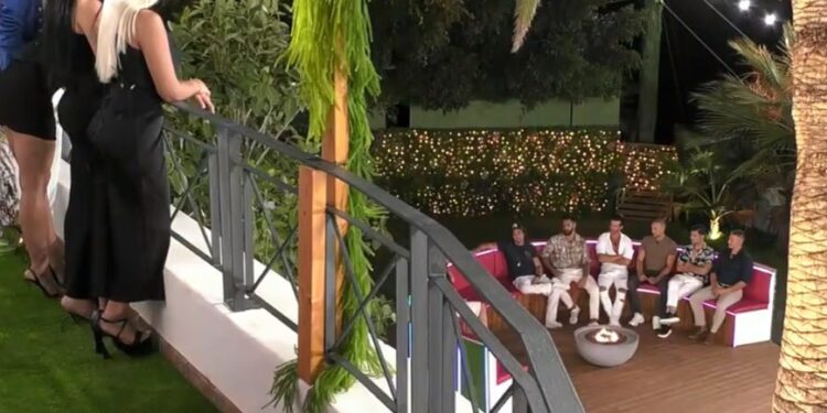 Alldaynews.gr Πανικός στο Love Island: Nέα παίκτρια μπαίνει και «διαλύει» τα ζευγάρια