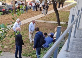 Θεσσαλονίκη – Σοκ στο ΑΠΘ: Φοιτητής έπεσε στο κενό από τον τρίτο όροφο (φωτο)