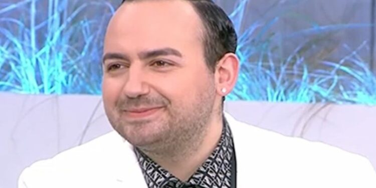 Alldaynews.gr “Αποπειράθηκαν να με βιάσουν…” – Σπάει κόκκαλα η εξομολόγηση του Μαυρίκιου Μαυρικίου για την φρίκη που βίωσε (video)