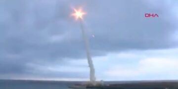 Η Τουρκία έκανε δοκιμή ενός βαλλιστικού πυραύλου μικρού βεληνεκούς (video)