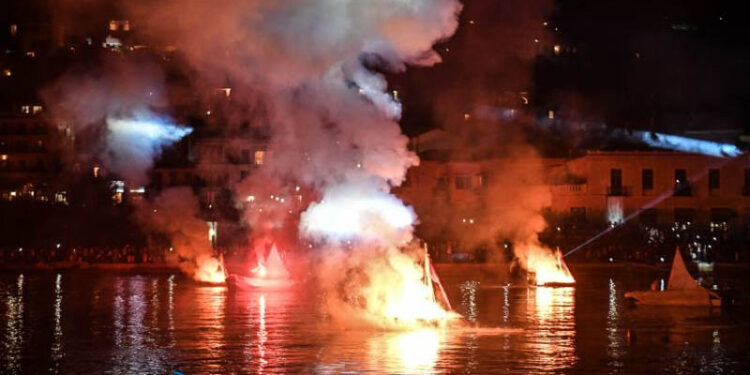 Alldaynews.gr Εντυπωσιακή αναπαράσταση της Ναυμαχίας του Ναυαρίνου στην Πύλο (φωτο)