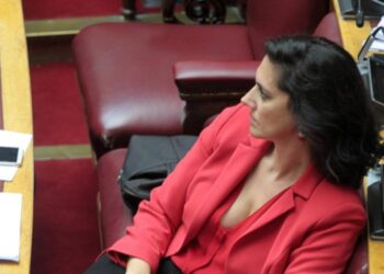 Λιποθύμησε η Νόνη Δούνια στη συνεδρίαση της Κοινοβουλευτικής Ομάδας της ΝΔ
