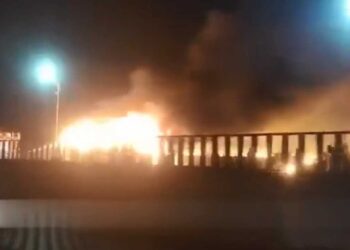 Πακιστάν: Τουλάχιστον 17 νεκροί από φωτιά σε λεωφορείο