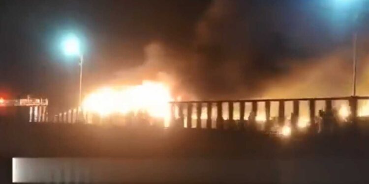 Alldaynews.gr Πακιστάν: Τουλάχιστον 17 νεκροί από φωτιά σε λεωφορείο