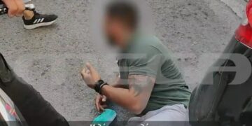 Alldaynews.gr Πολίτες έδειραν και έπιασαν κακοποιό που έδερνε και έκλεβε ηλικιωμένους στον Πειραιά (video)