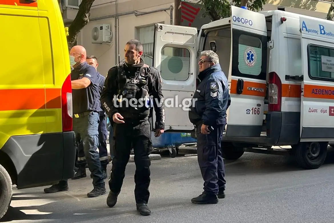 ΤΩΡΑ στη Θεσσαλονίκη: 30χρονος πήδηξε στο κενό από τον 5ο όροφο