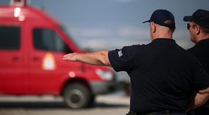 Συναγερμός στη Σαλαμίνα: Όχημα έπεσε στη θάλασσα – Μέσα οι γονείς και το ανήλικο παιδί