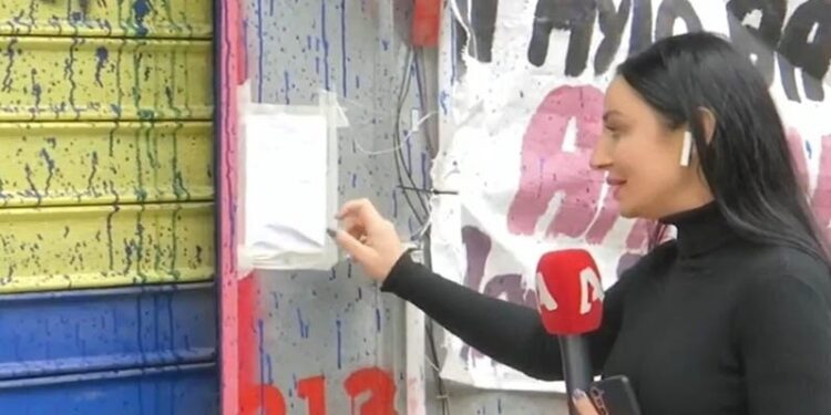 Alldaynews.gr «Όχι ευνουχισμός, όχι φυλακή – Δώστε τους σε εμάς τις μάνες για ένα 5λεπτο»: Το σημείωμα έξω από το μαγαζί του 53χρονου