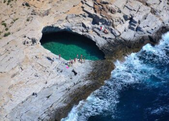Συναγερμός στη Θάσο: Πτώση γυναίκας σε γκρεμό 400 μέτρων μετά από τροχαίο – Μεγάλη επιχείρηση διάσωσης