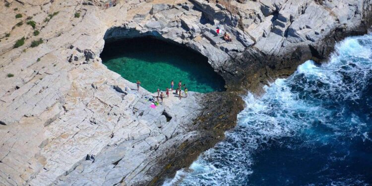 Alldaynews.gr Συναγερμός στη Θάσο: Πτώση γυναίκας σε γκρεμό 400 μέτρων μετά από τροχαίο – Μεγάλη επιχείρηση διάσωσης