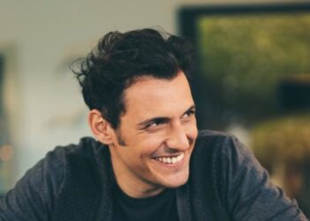 Σταύρος Σβήγκος: “Αποδέχτηκα τη γυναικεία μου φύση και την αγαπώ” (video)