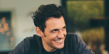 Alldaynews.gr Σταύρος Σβήγκος: “Αποδέχτηκα τη γυναικεία μου φύση και την αγαπώ” (video)