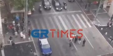 Alldaynews.gr Άνδρας στη Θεσσαλονίκη έριξε μπουνιά σε οδηγό ταξί στη μέση του δρόμου (vid)