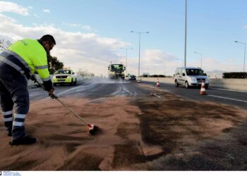 Αυτοκίνητο παρέσυρε γυναίκα που κρατούσε παιδάκι στο Αγρίνιο – Προσπάθησαν να περάσουν τον δρόμο