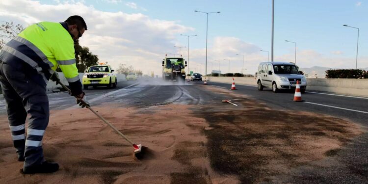 Αυτοκίνητο παρέσυρε γυναίκα που κρατούσε παιδάκι στο Αγρίνιο – Προσπάθησαν να περάσουν τον δρόμο