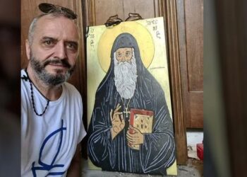 Κολωνός: Θεοσεβούμενος και δίπλα στην εικόνα του Αγ. Αρσενίου-Οικονόμου: Καμία ανοχή στους παιδεραστές