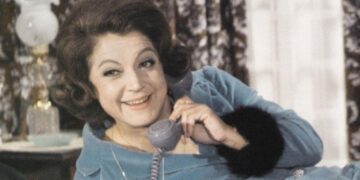 Alldaynews.gr «Τον ταπείνωσε»: Η απαγωγή της Ρένας Βλαχοπούλου από τον μπον βιβέρ εραστή της ενώ ήταν παντρεμένη με παίκτη της ΑΕΚ