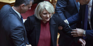 Alldaynews.gr Βουλή: Έπεσε η Σοφία Βούλτεψη – Η ατάκα του Τσίπρα(video)