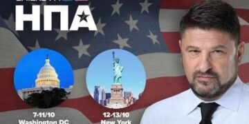 O Ευκλείδης Τσακαλώτος και ο “happy traveler” Χαρδαλιάς! Επικό τρολάρισμα για την αφίσα