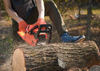 Τραγικός Θάνατος για 35χρονο-Εκοβε ξύλα όταν του έφυγε το αλυσοπρίονο και έκοψε τον λαιμό του