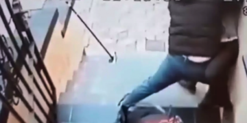 Alldaynews.gr Δανία: Άνδρας με μαχαίρι κυνηγούσε την πρέσβειρα του Ιράν μέσα στην πρεσβεία (video)