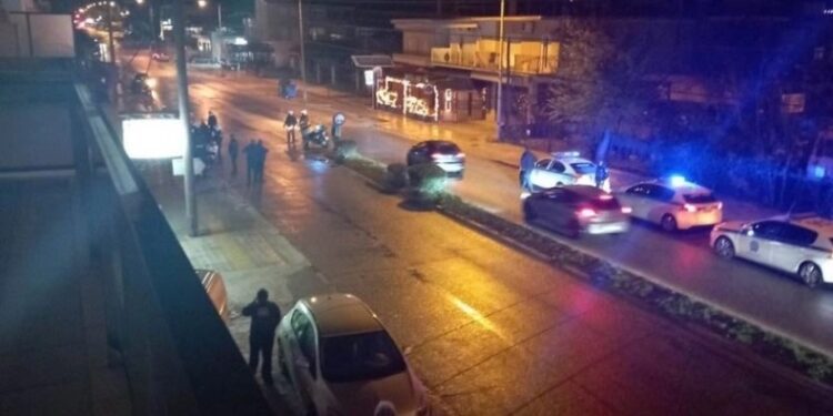 Alldaynews.gr Άγριο ξύλο 15 ατόμων στα Ιωάννινα μετά από τροχαίο: Τέσσερις στο νοσοκομείο (videos)