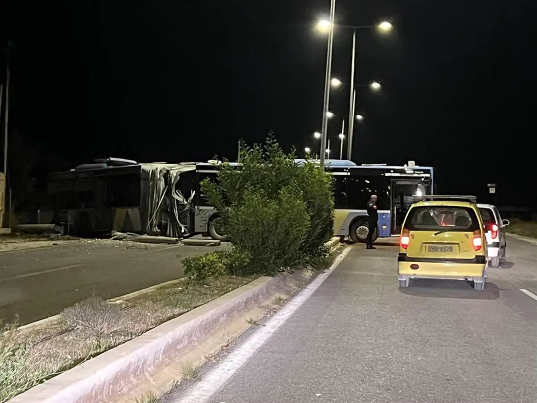 Τροχαίο στην λεωφόρο Σπάτων: Λεωφορείο