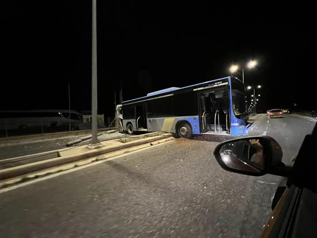 Τροχαίο στην λεωφόρο Σπάτων: Λεωφορείο