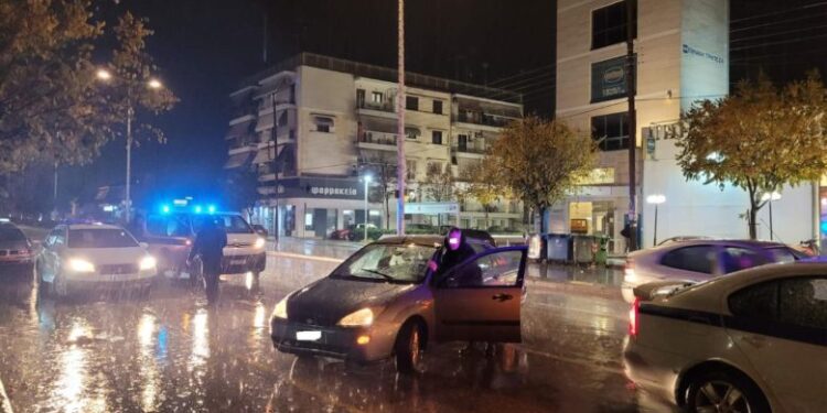 Σοβαρό τροχαίο στη Λάρισα: Γυναίκα παρασύρθηκε από αυτοκίνητο (φωτο)