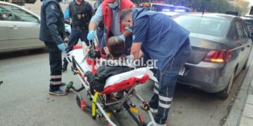Alldaynews.gr Κρεμάστηκε από το παράθυρο του αυτοκινήτου μετά από καβγά με τον πατέρα της, εκείνος πάτησε γκάζι και εκσφενδονίστηκε στο δρόμο