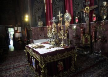 Αρχιεπίσκοπος διέταξε να καεί το ιερό εκκλησίας επειδή «έπιασαν» μέσα μερακλή ιερέα σε ερωτικό τρίγωνο