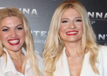 Alldaynews.gr Νάνσυ Παραδεισανού: «Έχω χάσει δουλειά επειδή μου είπαν ότι είμαι φίλη της Φαίης Σκορδά»