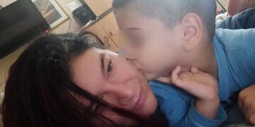 Alldaynews.gr Συγκλονίζει η μητέρα του 5χρονου από τον Κολωνό: «Άγγελέ μου, σήκω σε παρακαλώ, εδώ είναι η μαμά»