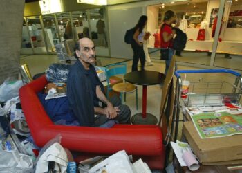 Πέθανε ο άνθρωπος που έζησε 18 χρόνια σε ένα αεροδρόμιο – Έγινε ταινία από τον Τομ Χανκς